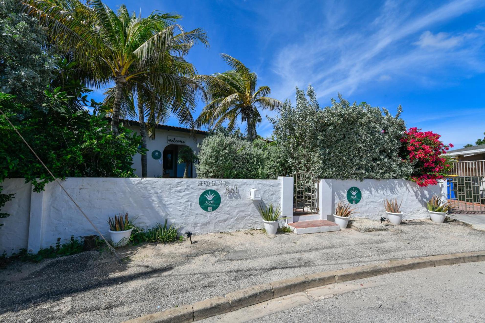 Aloe B&B Ораниестад Екстериор снимка